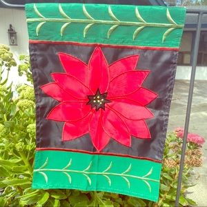 Garden Flag - Poinsettia